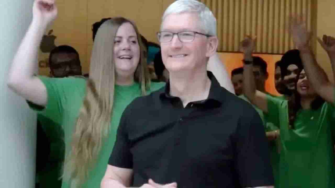 Apple Store Delhi Opening : सर्वांसाठी उघडले ॲपल साकेत स्टोअरचे दरवाजे, टिम कूक यांच्या हस्ते उद्घाटन