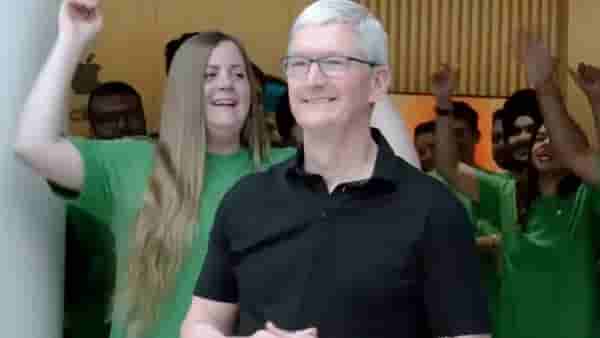 Apple Store Delhi Opening : सर्वांसाठी उघडले ॲपल साकेत स्टोअरचे दरवाजे, टिम कूक यांच्या हस्ते उद्घाटन