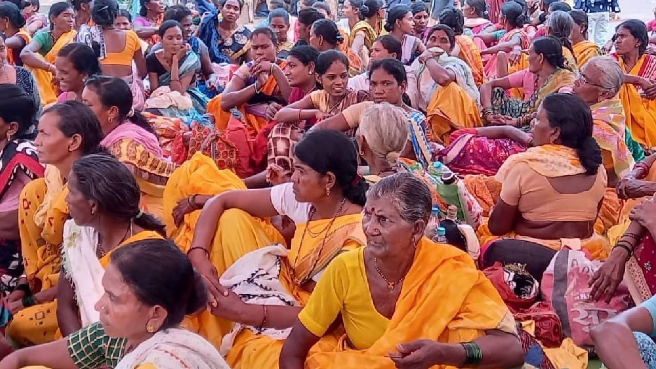 वरून सूर्य आग ओकत असतानाही आदिवासी बांधवांचं भर उन्हात आंदोलन ; नेमक्या मागण्या काय...