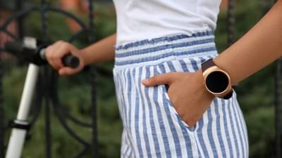 Smart Watch : खास महिलांसाठी लाँच झाली स्मार्ट वाॅच, किती आहे किंमत?