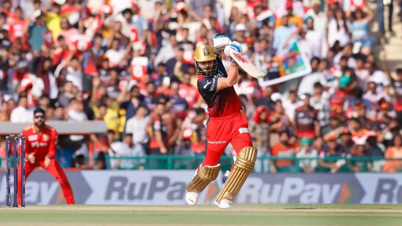 विराट कोहलीने मोहालीमध्ये पंजाब किंग्सविरुद्ध शानदार अर्धशतक झळकावून आणखी एक विक्रम प्रस्थापित केला. (Photo : BCCI/IPL)