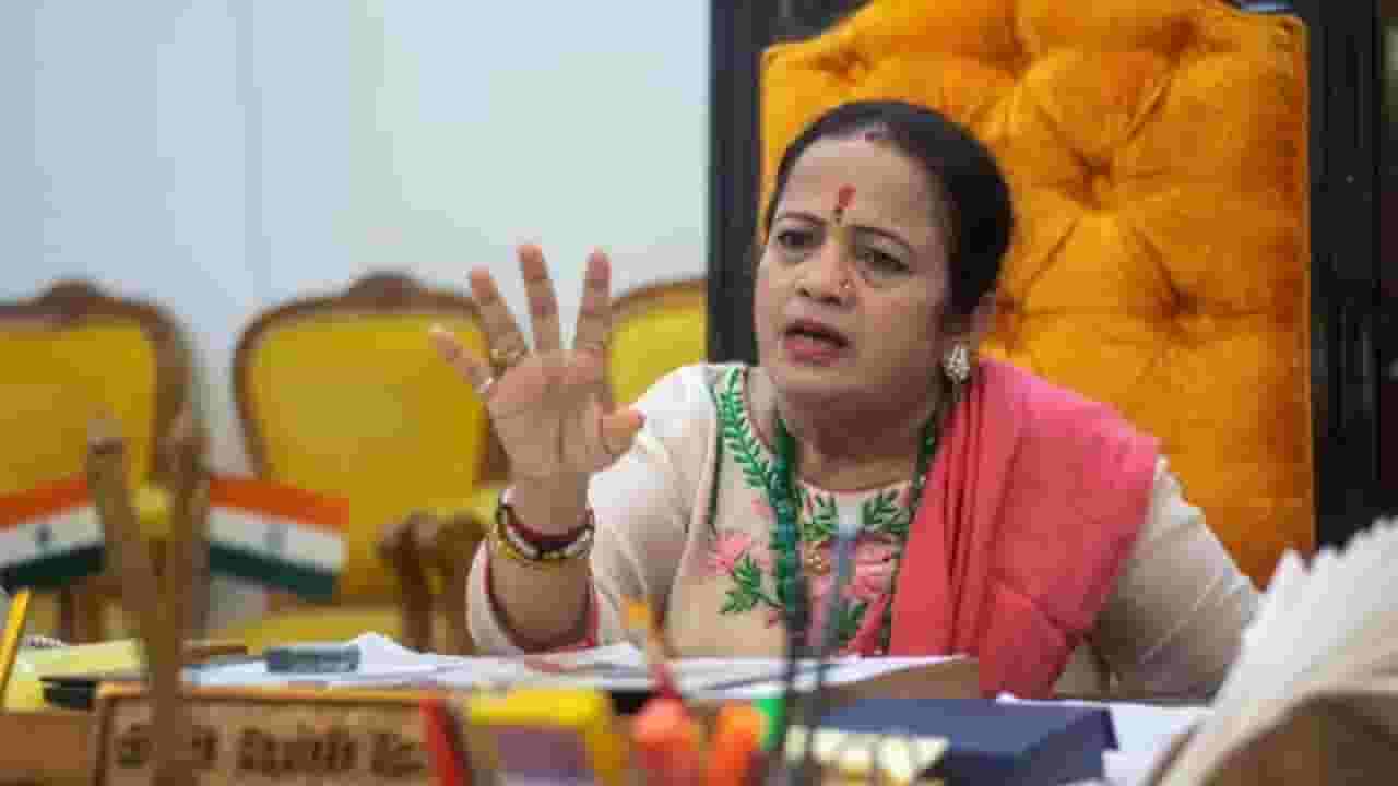 ईडीच्या रडारवर आता किशोरी पेडणेकर; ठाकरे गटाच्या अडचणी वाढणार?