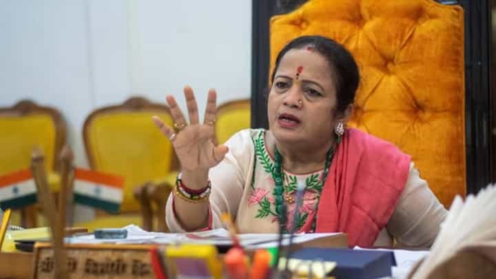 ईडीच्या रडारवर आता किशोरी पेडणेकर; ठाकरे गटाच्या अडचणी वाढणार? ईडीच्या रडारवर आता किशोरी पेडणेकर; ठाकरे गटाच्या अडचणी वाढणार?