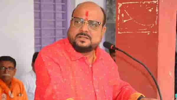 राजीनाम्याच्या चर्चेवर गुलाबराव पाटील भडकले अन् पत्रकारांनाच केला ‘हा’ सवाल