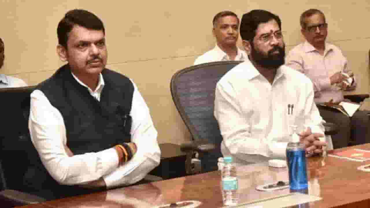 फडणवीसांची लोकप्रियता कमी दाखवण्यात आली , शिवसेनेच्या जाहिरातीवरून एकनाथ खडसेंचा चिमटा