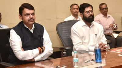 “फडणवीसांची लोकप्रियता कमी दाखवण्यात आली” , शिवसेनेच्या जाहिरातीवरून एकनाथ खडसेंचा चिमटा