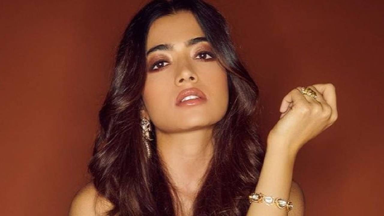 महत्वाचे आहे. संपूर्ण जगाला सर्वकाही चांगली सुरू आहे, हेच आयुष्यात दाखवायचे आणि आपण आपल्या समस्या सोडवायच्या. 