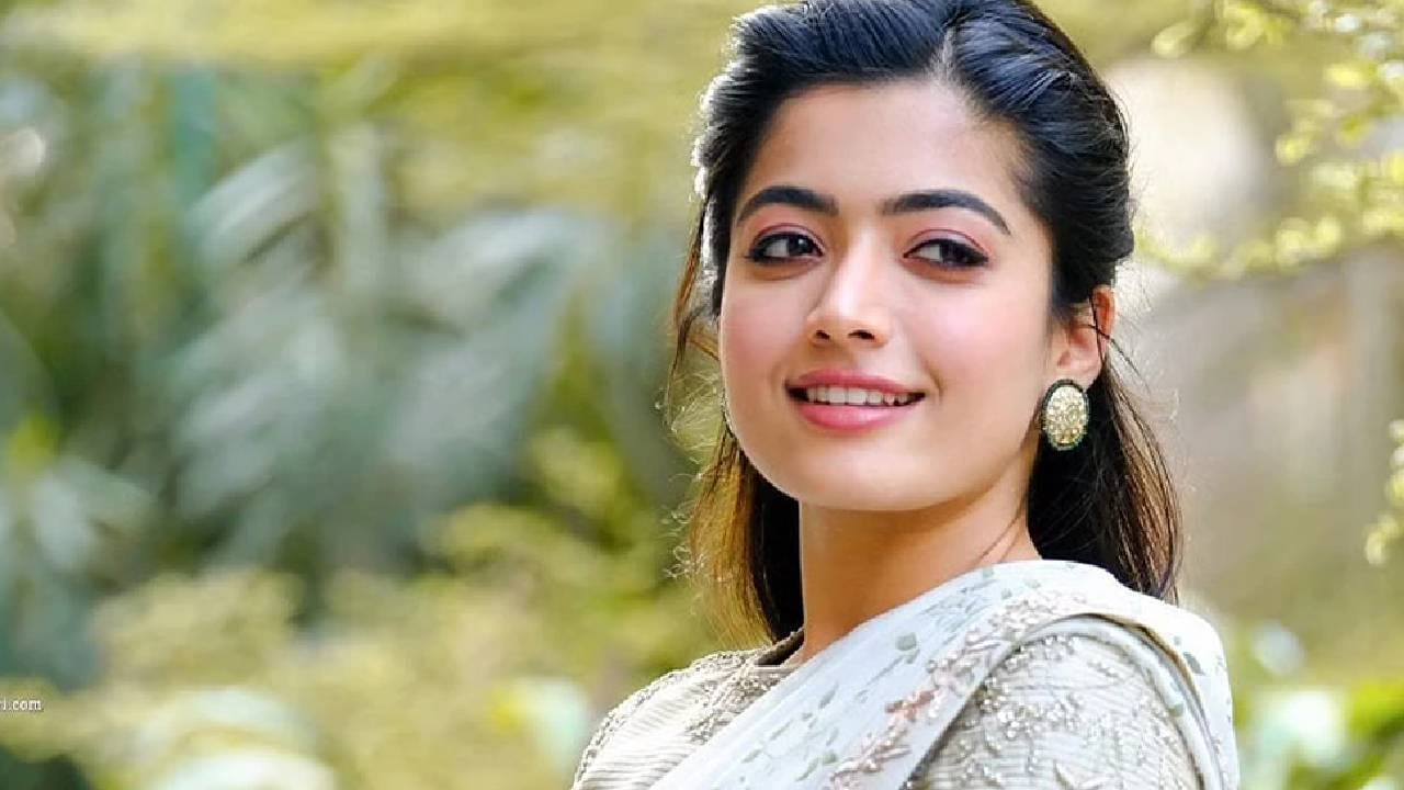 रश्मिका मंदाना हिने आईचे हे बोलणे कायम लक्षात ठेवल्याचे देखील तिने सांगितले. गेल्या काही दिवसांपासून रश्मिका मंदाना हिचे नाव साऊथ स्टार विजय देवरकोंडा याच्यासोबत जोडले जात आहे. 