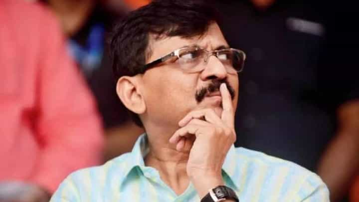 'संजय राऊत मूर्ख माणूस त्यांच्या डोक्यावर परिणाम झालाय', कुणी केली जहरी टीका? 'संजय राऊत मूर्ख माणूस त्यांच्या डोक्यावर परिणाम झालाय', कुणी केली जहरी टीका?