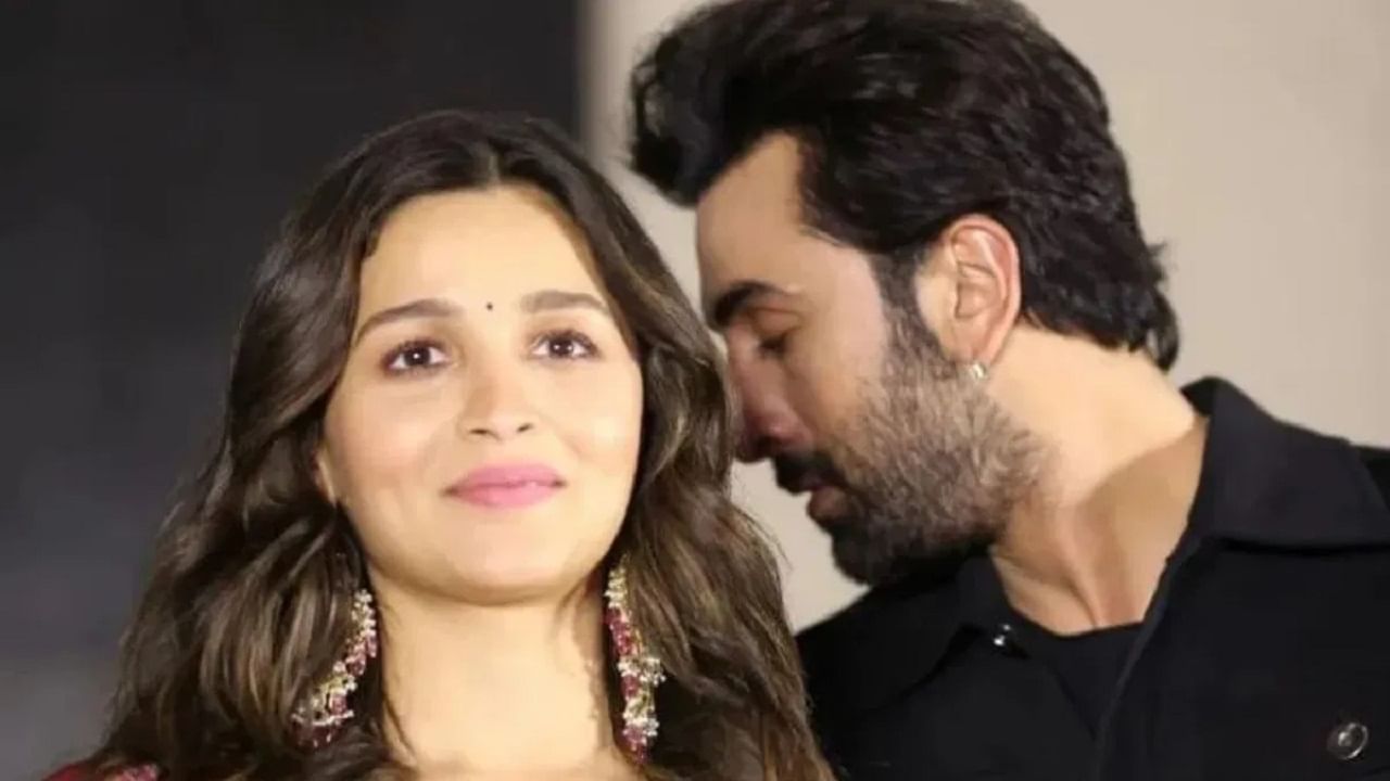 Alia bhatt हिची सर्वांसमोर चप्पल उचलणं रणबीर कपूरला पडलं महागात; व्हिडीओ तुफान व्हायरल