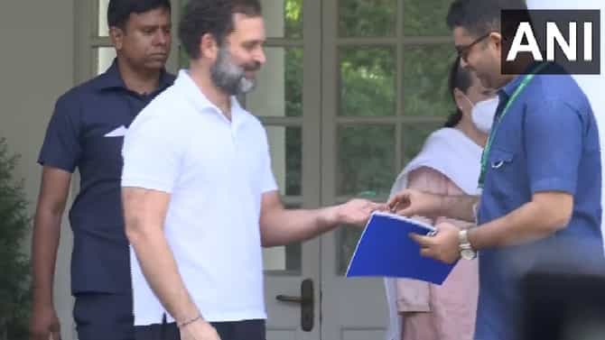 19 वर्षे जिथे राहिले, त्या बंगल्यातून राहुल गांधींची पूर्ण एक्झिट, कुलूप लावलं, चाब्या दिल्या, अखेरचे शब्द काय?