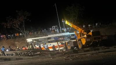 मध्यरात्री काळाचा घाला, कोल्हापूरहून मुंबईला जाणाऱ्या एका खासगी बसचा भीषण अपघात; चौघे ठार तर…