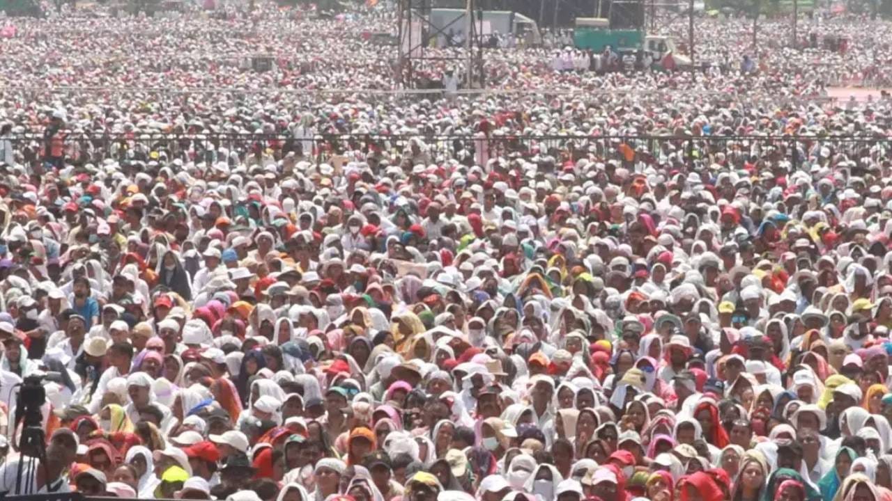 खारघर हत्याकांडावर श्री. फडणवीस आणि त्यांच्या भाजपची संपूर्ण 'तीर्थयात्रा' गप्प का? सामनातून निशाना खारघर हत्याकांडावर श्री. फडणवीस आणि त्यांच्या भाजपची संपूर्ण 'तीर्थयात्रा' गप्प का? सामनातून निशाना