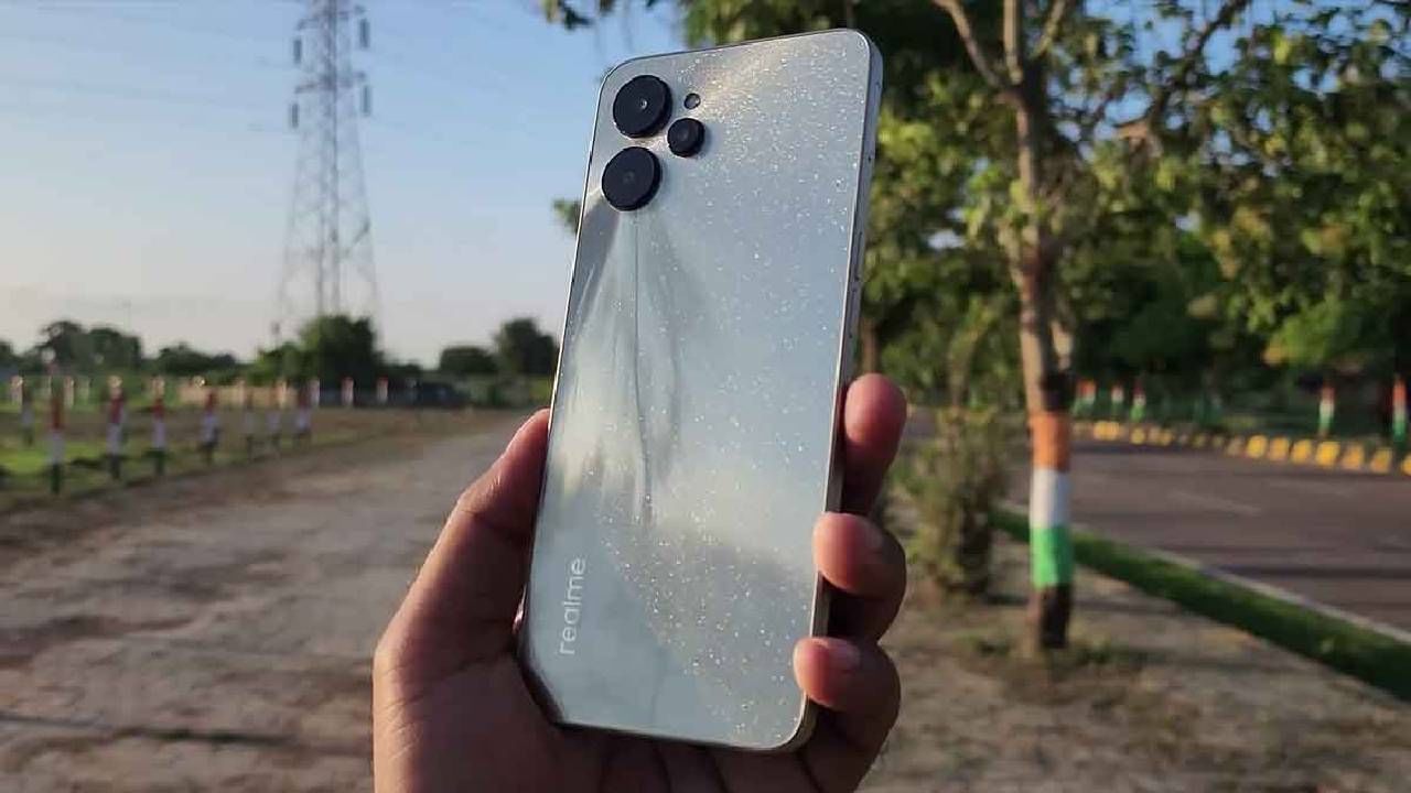 549 रूपयांत मिळतोय हा तगडा स्मार्टफोन, कुठे सुरू आहे धमाकेदार सेल? 549 रूपयांत मिळतोय हा तगडा स्मार्टफोन, कुठे सुरू आहे धमाकेदार सेल?