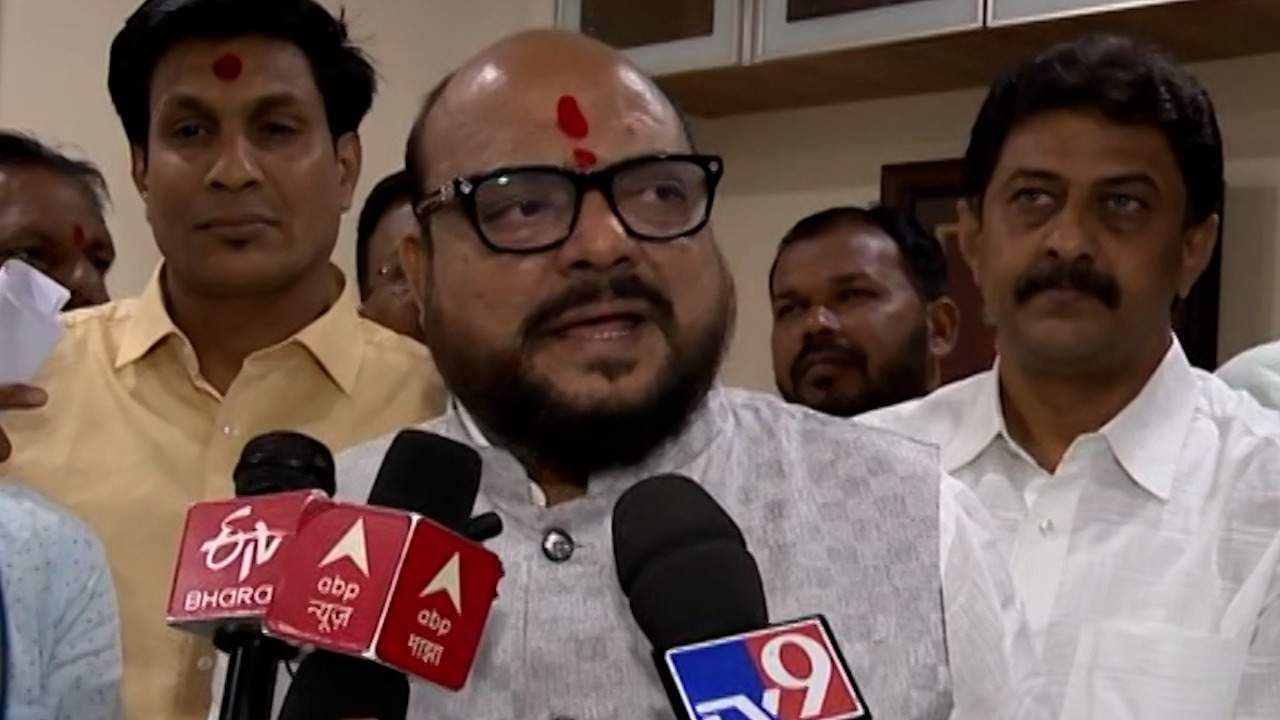 संजय राऊत काय हेला आहे?, गुलाबराव पाटील यांची जीभ घसरली; सभेपूर्वी राऊत-पाटील यांच्यात जुंपली संजय राऊत काय हेला आहे?, गुलाबराव पाटील यांची जीभ घसरली; सभेपूर्वी राऊत-पाटील यांच्यात जुंपली