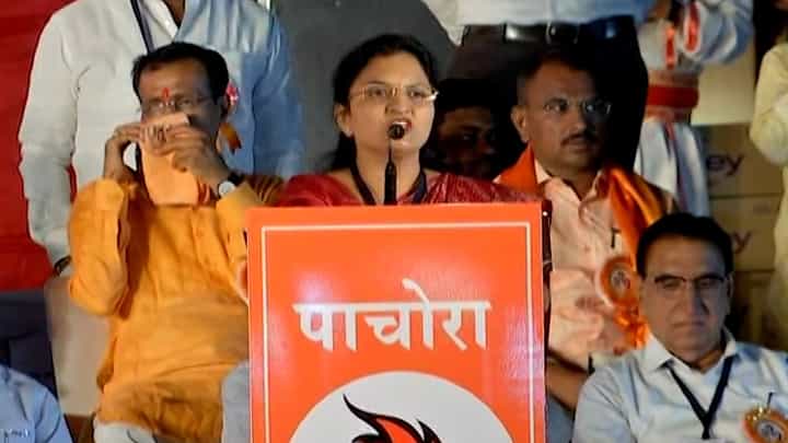आर. ओ. तात्या पाटील यांची मुलगी वैशाली पाटील यांचं भावनिक भाषण, त्या म्हणाल्या... आर. ओ. तात्या पाटील यांची मुलगी वैशाली पाटील यांचं भावनिक भाषण, त्या म्हणाल्या...