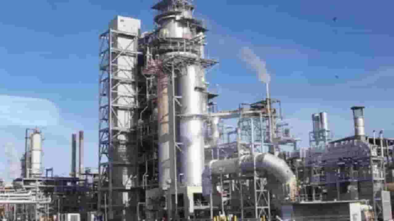 नाणारनंतर आता बारसू रिफायनरी प्रकल्पाला विरोध? तगडा पोलिस बंदोबस्त; पुन्हा सर्व्हे नाणारनंतर आता बारसू रिफायनरी प्रकल्पाला विरोध? तगडा पोलिस बंदोबस्त; पुन्हा सर्व्हे