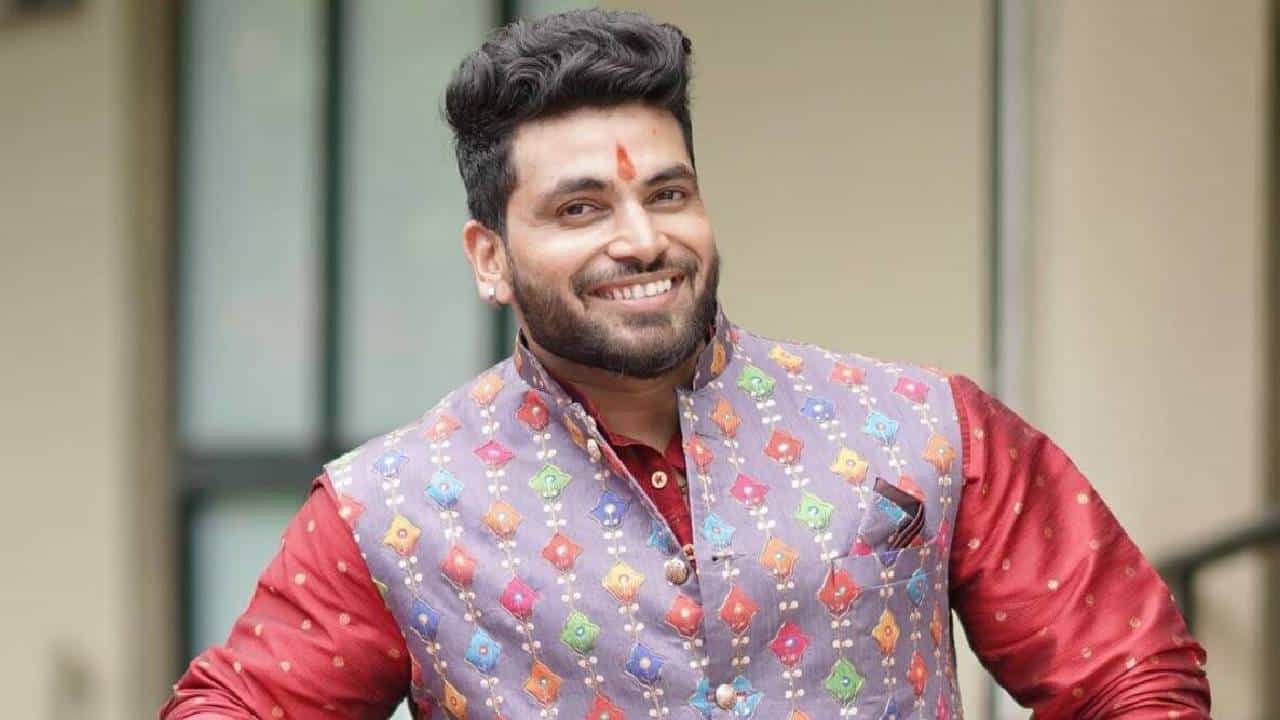 बिग बाॅस 16 मध्ये शिव ठाकरे याने धमाकेदार गेम खेळला आहे. शिव ठाकरे याला खरी ओळख ही बिग बाॅस 16 मधूनच मिळालीये. विशेष म्हणजे शिव ठाकरे हा बिग बाॅस मराठीचा विजेता देखील आहे.