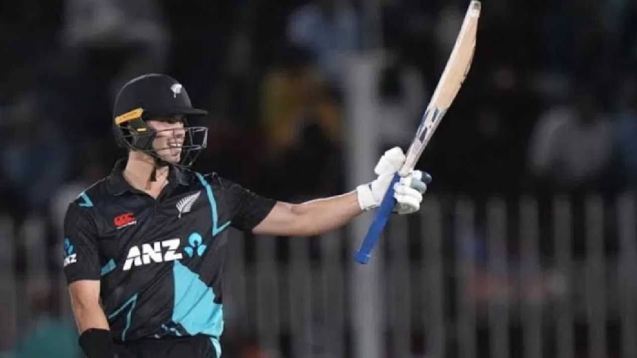 PAK vs NZ : 11 Six, 30 फोर, पाकिस्तानसाठी कर्दनकाळ, हाहाकारी शतक ठोकून बनवला वर्ल्ड रेकॉर्ड