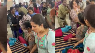 Video | साडीचा सेल लागलेल्या ठिकाणी महिलांची गर्दी, दोन महिलांमध्ये हाणामारी, केस ओढून एकमेकींना...