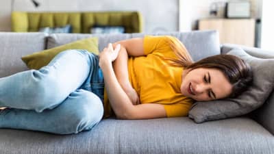 11 वर्षं पोटदुखीच्या वेदनेने तळमळत होती महिला, स्कॅनिंग केल्यावर पोटात जे दिसले ते पाहून डॉक्टरही हादरले...