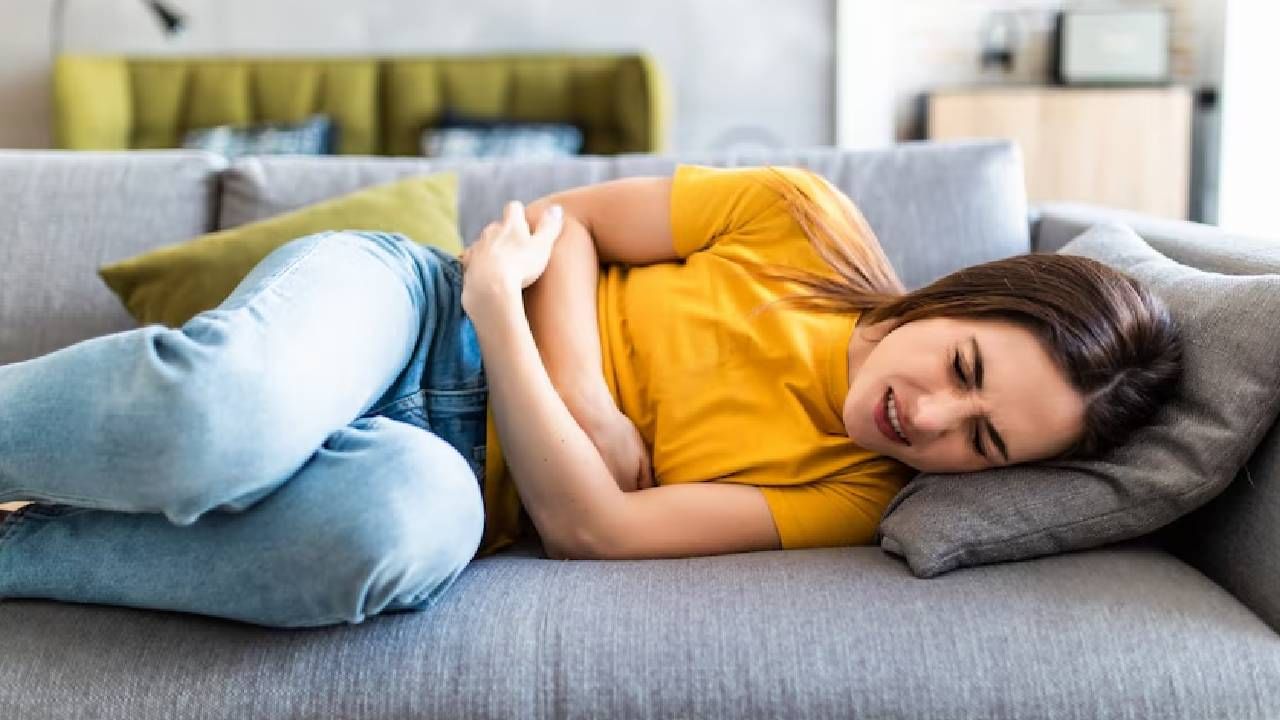 11 वर्षं पोटदुखीच्या वेदनेने तळमळत होती महिला, स्कॅनिंग केल्यावर पोटात जे दिसले ते पाहून डॉक्टरही हादरले... 11 वर्षं पोटदुखीच्या वेदनेने तळमळत होती महिला, स्कॅनिंग केल्यावर पोटात जे दिसले ते पाहून डॉक्टरही हादरले...