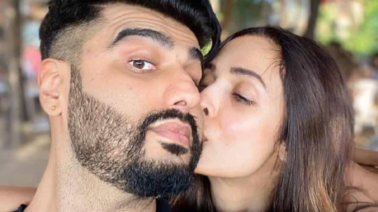 बाॅलिवूड अभिनेता अर्जुन कपूर आणि मलायका अरोरा हे गेल्या काही दिवसांपासून सतत चर्चेत आहेत. मलायका अरोरा ही गेल्या काही वर्षांपासून अर्जुन कपूर याला डेट करत आहे.
