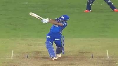 Arjun Tendulkar | अर्जुन तेंडुलकर याचा पर्पल कॅप विनर गोलंदाजाच्या बॉलिंगवर कडकडीत सिक्स