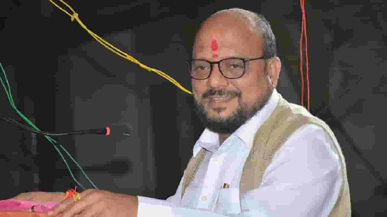 शिंदे गटाच्या मंत्र्याची थेट राहुल गांधींनाच ऑफर, घातली 'ही' अट, म्हणाले. तर... शिंदे गटाच्या मंत्र्याची थेट राहुल गांधींनाच ऑफर, घातली 'ही' अट, म्हणाले. तर...