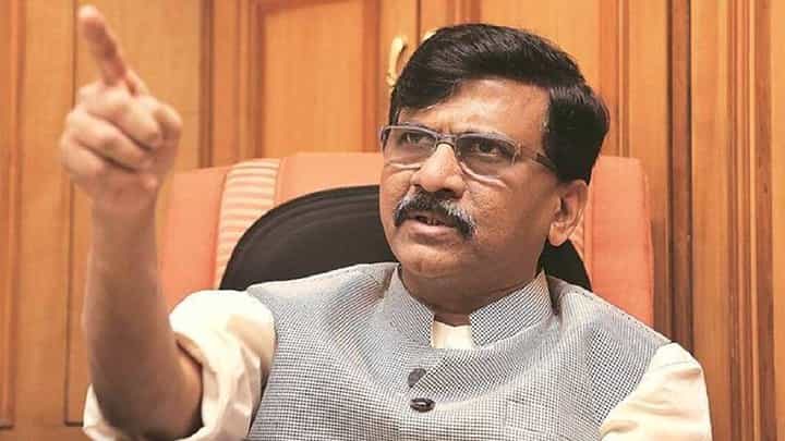 शिवसेना मंत्र्याची संजय राऊत यांच्यावर खरमरीत टीका, म्हणाले, चुकीचे कंडक्टर शिवसेना मंत्र्याची संजय राऊत यांच्यावर खरमरीत टीका, म्हणाले, चुकीचे कंडक्टर