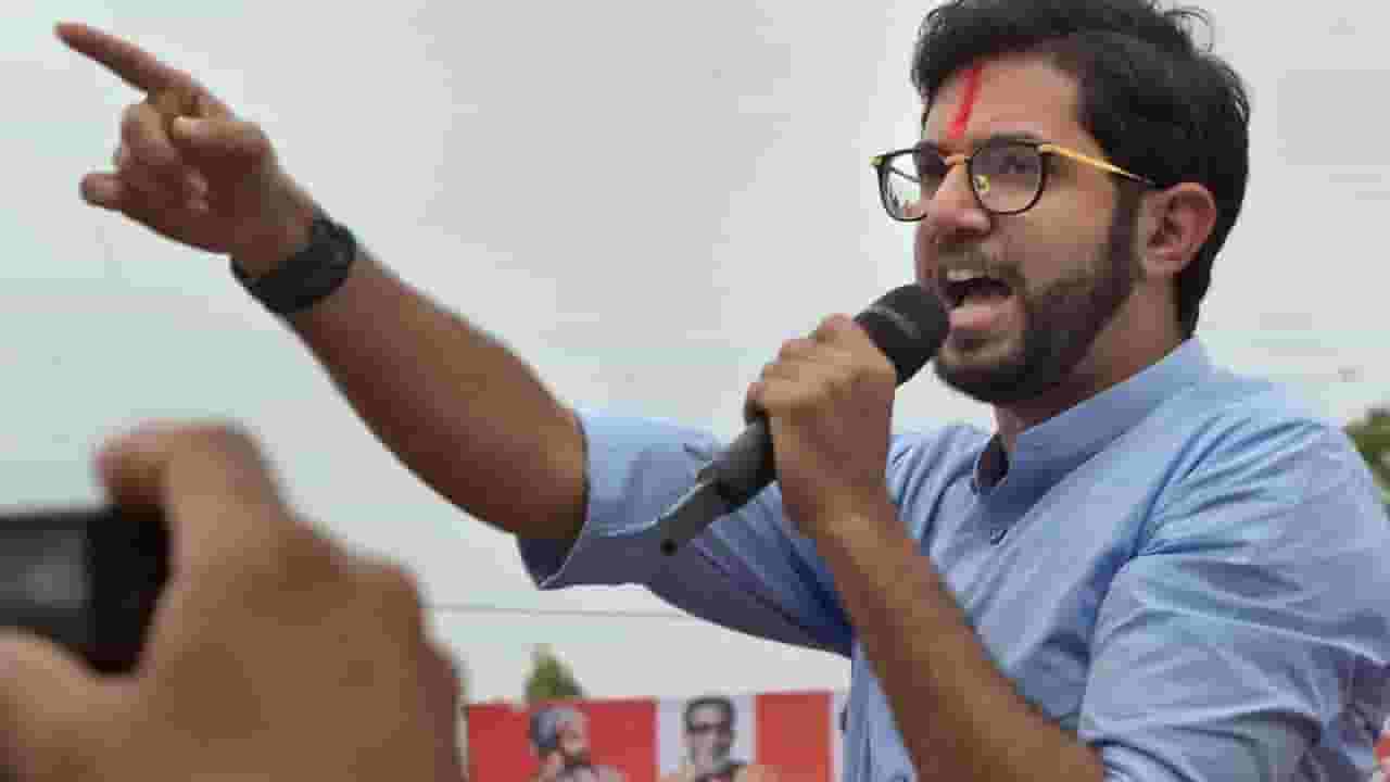 मिंधे-फडणवीस सरकारच्या धोरणांवर अहंकाराचा प्रभाव दिसतो, दूरदर्शीपणाचा नाही; आदित्य ठाकरेंची टीका