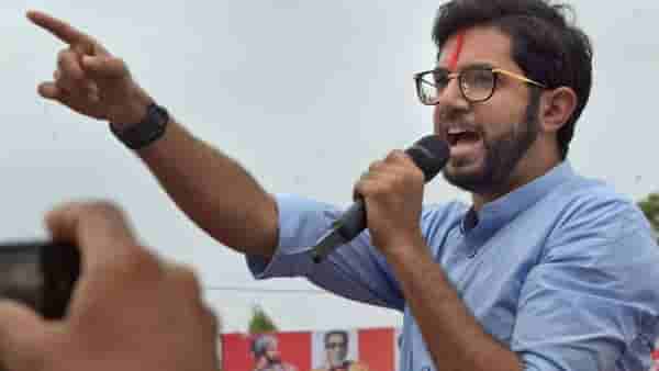 “लंडनमध्ये 50 खोके म्हटल्यावर फॉरेनरही म्हणाला एकदम ओके”, आदित्य ठाकरेंचा शिंदे गटाला टोला