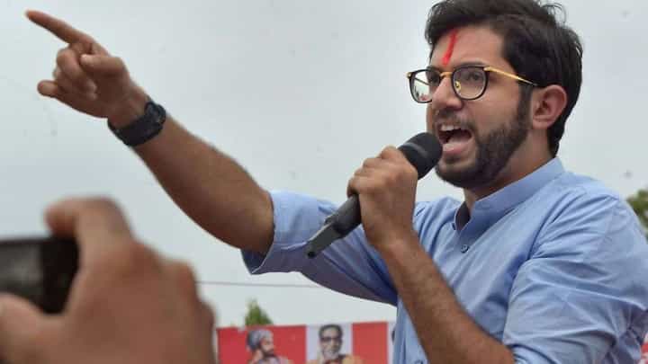 लंडनमध्ये 50 खोके म्हटल्यावर फॉरेनरही म्हणाला एकदम ओके, आदित्य ठाकरेंचा शिंदे गटाला टोला लंडनमध्ये 50 खोके म्हटल्यावर फॉरेनरही म्हणाला एकदम ओके, आदित्य ठाकरेंचा शिंदे गटाला टोला