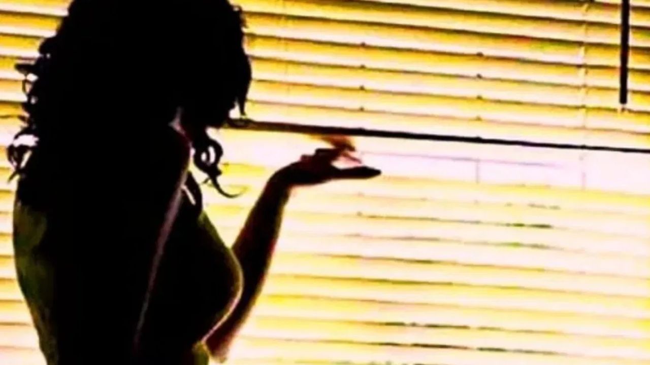 Pune Crime : साखरपुडा झाल्यावर शरीर संबंध ठेवत होणाऱ्या बायकोला सहा लाखांचं कर्ज काढायला लावलं, अन्... पुण्यातून धक्कादायक घटना समोर!