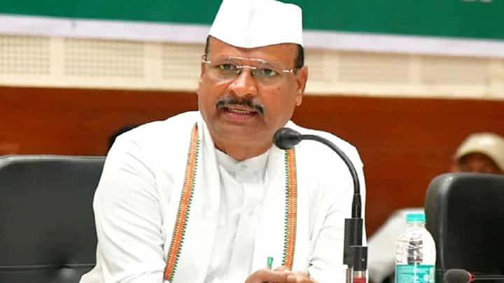 ‘...आता बियाणं निर्मिती कंपन्यांनी काळजी घ्यावी अन्यथा’, कृषिमंत्री अब्दुल सत्तार यांचा इशारा ‘...आता बियाणं निर्मिती कंपन्यांनी काळजी घ्यावी अन्यथा’, कृषिमंत्री अब्दुल सत्तार यांचा इशारा