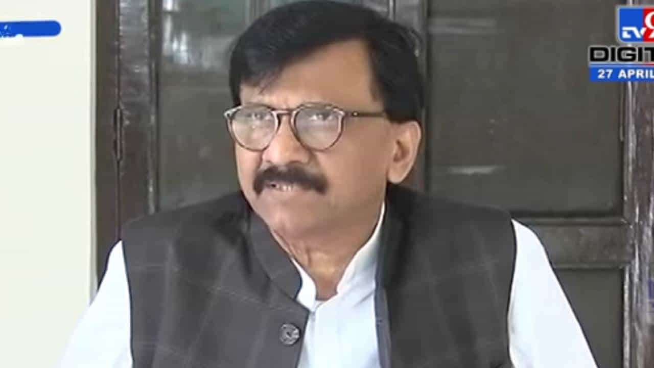 थेट शेंदूर फासलेल्या दगडाशी तुलना, राज ठाकरे यांच्या त्या टीकेनंतर संजय राऊत यांचीही खोचक टीका