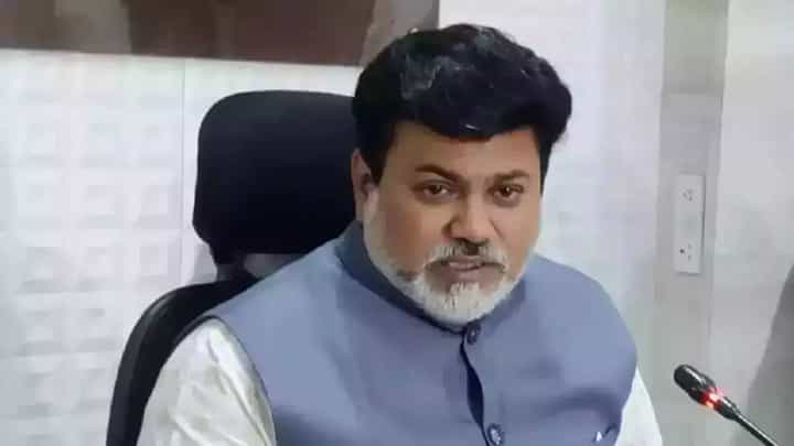 उदय सामंत आणि 'या' राष्ट्रवादीच्या माजी आमदाराची बंद दारआड चर्चा, भेटीमागचं कारण काय? उदय सामंत आणि 'या' राष्ट्रवादीच्या माजी आमदाराची बंद दारआड चर्चा, भेटीमागचं कारण काय?
