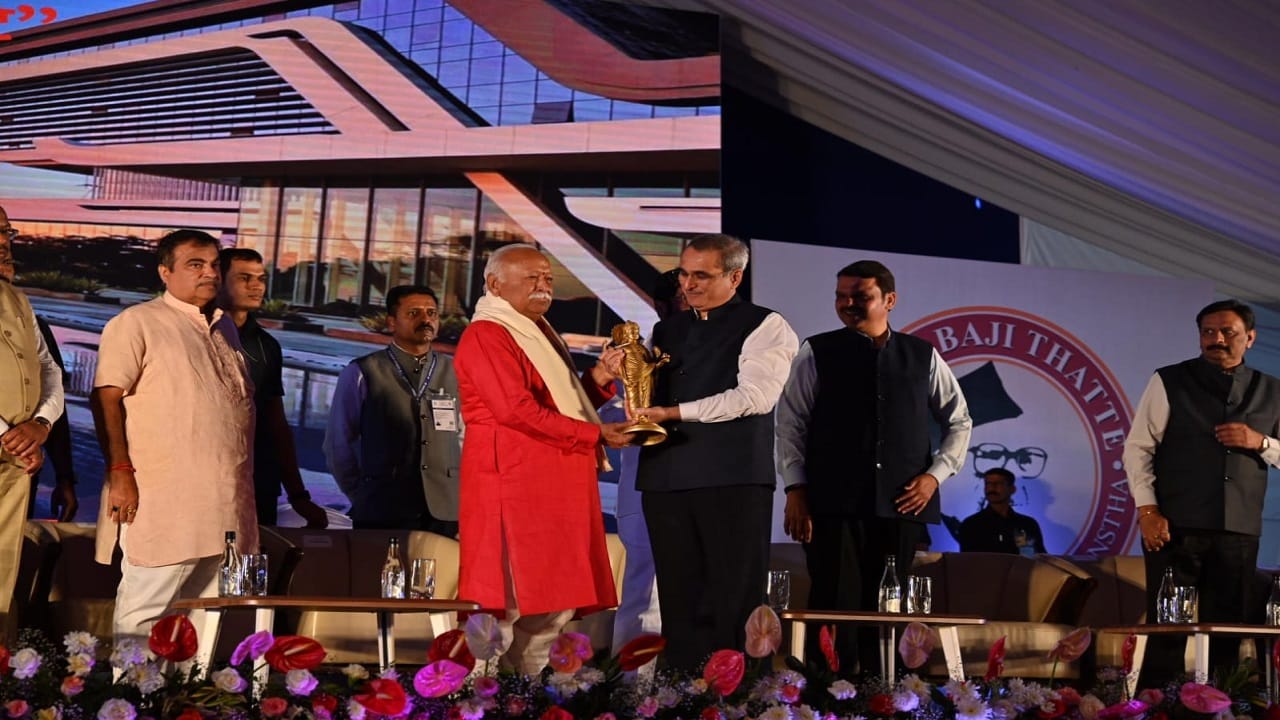 देवेंद्रजींचे वडील आणि माझ्या आईचा मृत्यू कर्करोगामुळे झालेला असल्याने त्या वेदनांची आम्हाला पूर्ण जाण आहे. त्यामुळे कर्करोगग्रस्त रुग्णांच्या कुटुंबियांना दिलासा देण्यासाठी या इन्स्टिट्यूटचा नक्कीच लाभ होईल असे मत यावेळी बोलताना व्यक्त केले. अशा संस्थेच्या उभारणीचे स्वप्न पाहणे आणि ते पूर्ण करण्यासाठी मोठे कष्ट करावे लागतात. हे स्वप्न प्रत्यक्षात आणल्याबद्दल महाराष्ट्राच्या जनतेच्या वतीने मुख्यमंत्र्यांनी आभार मानले.