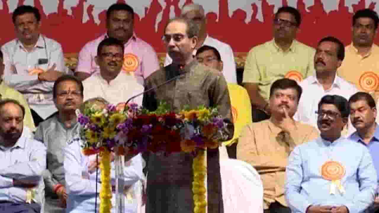 दलालांच्या होकाराला नागरिकांचा होकार समजू नका, बारसू मुद्द्यावरून ठाकरे यांचा शिंदे गटावर निशाणा दलालांच्या होकाराला नागरिकांचा होकार समजू नका, बारसू मुद्द्यावरून ठाकरे यांचा शिंदे गटावर निशाणा