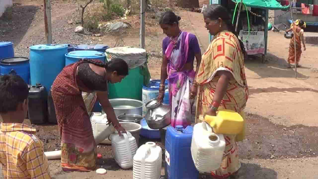 एकीकडे भर उन्हाळ्यात पाऊस आणि दुसरीकडे दुष्काळाच्या झळा, धरणांच्या जिल्ह्यात पाणी टंचाईचं भीषण वास्तव...