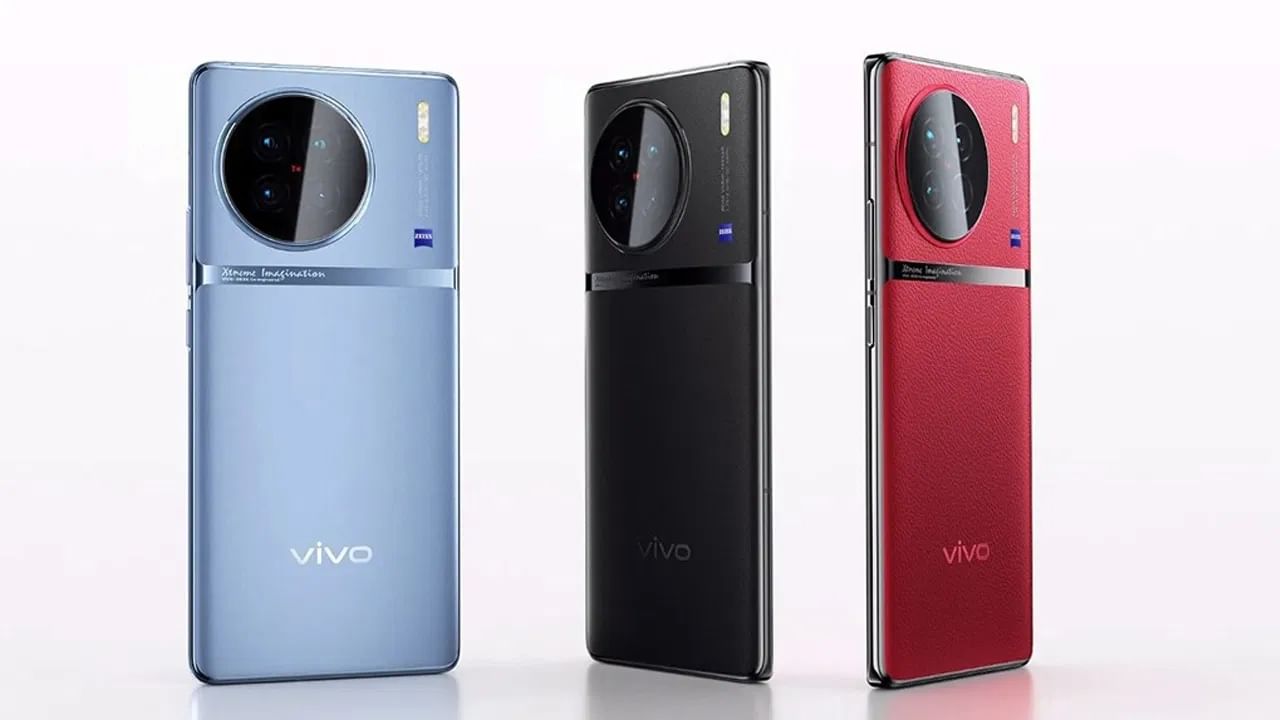 चिनी स्मार्टफोन कंपनी Vivo ने नुकतेच दोन स्मार्टफोन रिलीज केले आहेत. Vivo X90 आणि Vivo X90 Pro असं या फोनचं नाव आहे. या स्मार्ट फोन्समध्ये अप्रतिम फीचर्स देण्यात आले आहेत.