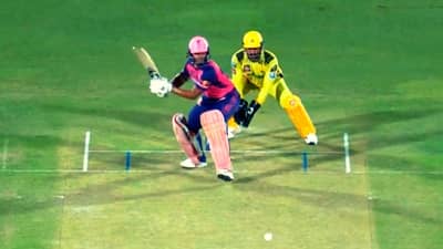 Video : RR vs CSK | 21 वर्षाच्या पोराने सर जडेजाला रिव्हर्सशीपने मारला कडक सिक्सर, एकट्याने चेन्नईला फोडलं!