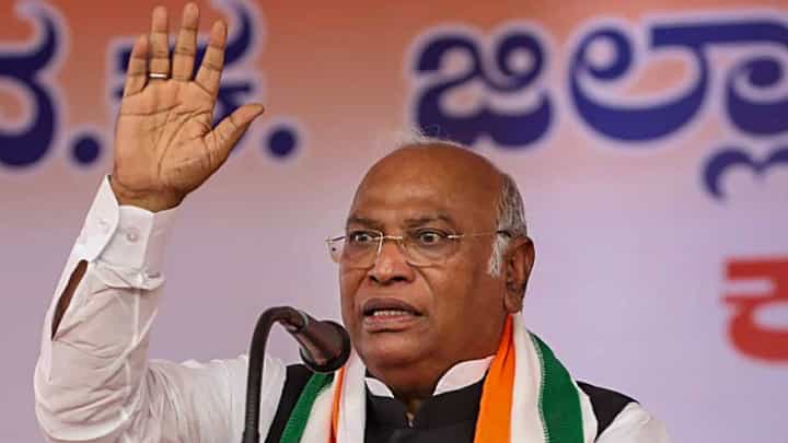 विकृत विचारांची मस्ती जात नाही, अशा शब्दात भाजप नेत्याची मल्लिकार्जुन खर्गे यांच्यावर टीका विकृत विचारांची मस्ती जात नाही, अशा शब्दात भाजप नेत्याची मल्लिकार्जुन खर्गे यांच्यावर टीका