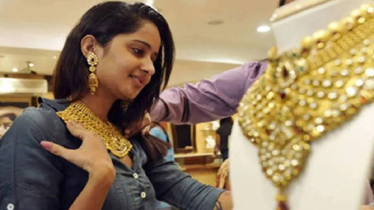 Gold Silver Price Today : खुशखबर, सोने-चांदीत घसरण, आज झाले इतके स्वस्त