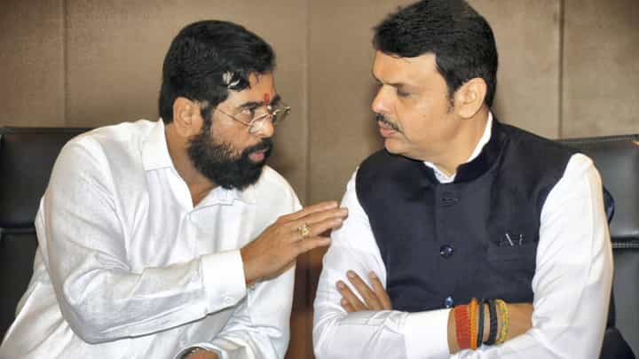 बारसू रिफायनरीवरून मुख्यमंत्री-उपमुख्यमंत्री यांच्यात एक वाक्यता नाहीच; ठाकरे गटाच्या नेत्याचा हल्लाबोल बारसू रिफायनरीवरून मुख्यमंत्री-उपमुख्यमंत्री यांच्यात एक वाक्यता नाहीच; ठाकरे गटाच्या नेत्याचा हल्लाबोल