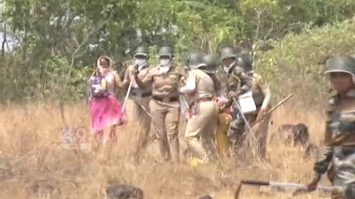 Ratnagiri Barsu Refinery | कोकणातील वातावरण तापलं; अखेर बारसू रिफायनरी विरोधात ग्रामस्थांचा संपात उफाळला Ratnagiri Barsu Refinery | कोकणातील वातावरण तापलं; अखेर बारसू रिफायनरी विरोधात ग्रामस्थांचा संपात उफाळला