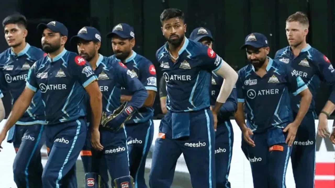 टी-20 क्रिकेटमध्ये डॉट बॉल हे सर्वात प्रमुख अस्त्र आहे. डॉट बॉल्स फलंदाजी करणाऱ्या संघावर दबाव वाढवतो. आयपीएल 2023 मध्ये आतापर्यंत 37 सामने खेळले गेले आहेत. या सामन्यांमध्ये सर्वाधिक डॉट बॉल टाकणाऱ्या टॉप 5 संघांबाबत जाणून घेऊयात.