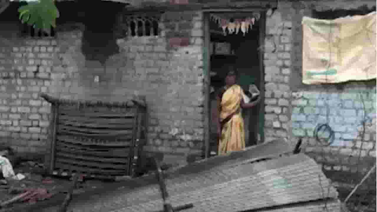 राज्यभरात अवकाळीचा फेरा अन् बळीराजा संकटात, अनेक जिल्ह्यात वादळी वाऱ्यासह गारपिटीचा फटका राज्यभरात अवकाळीचा फेरा अन् बळीराजा संकटात, अनेक जिल्ह्यात वादळी वाऱ्यासह गारपिटीचा फटका