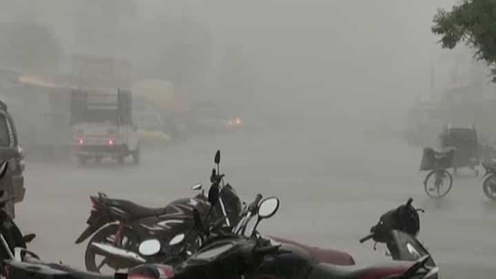 नाशिकच्या शेतकऱ्यांची अवकाळी काही पाठ सोडेना, उभी पिके आडवी, बळीराजाचं अतोनात नुकसान नाशिकच्या शेतकऱ्यांची अवकाळी काही पाठ सोडेना, उभी पिके आडवी, बळीराजाचं अतोनात नुकसान