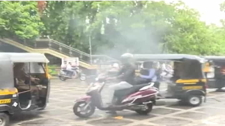 ऐन उन्हाळ्यात भर पावसाळा, ठाण्यात बरसल्या अवकाळी पावसाच्या सरी ऐन उन्हाळ्यात भर पावसाळा, ठाण्यात बरसल्या अवकाळी पावसाच्या सरी